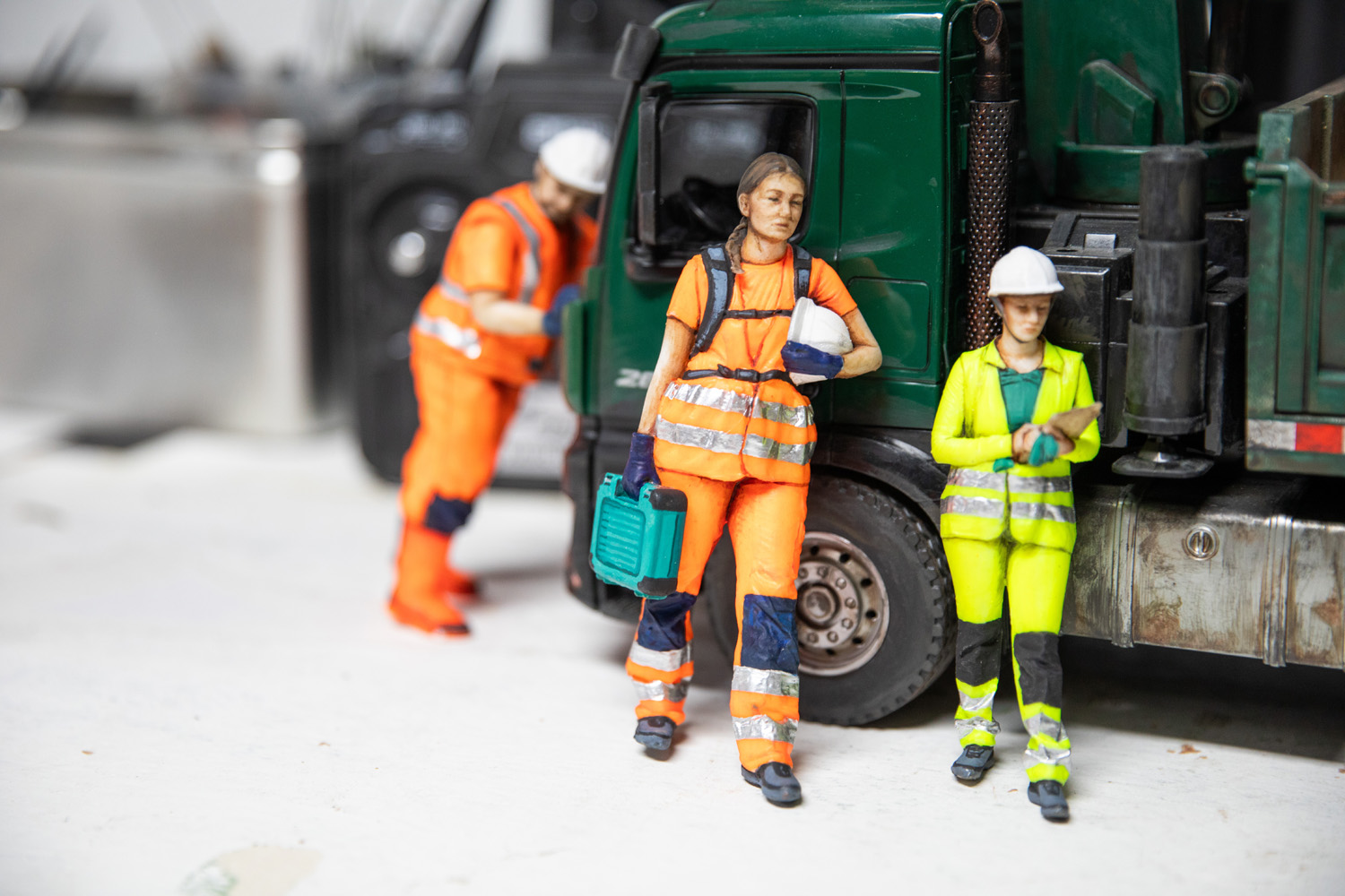 Små miniatyr människor från Varberg Energi och Vivab