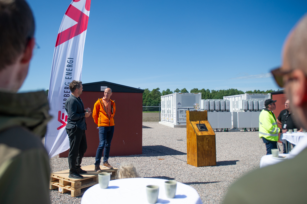 Talare vid invigning av batteripark