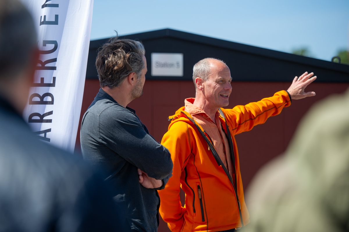 talare Hans Ljungström under invigning av batterpark